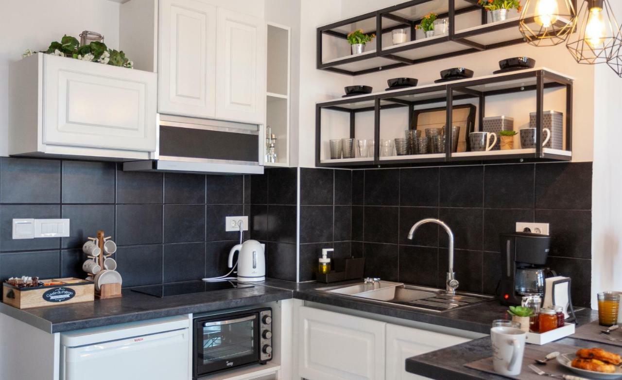 Ferienwohnung Aristophanes Luxury Flat Psyrri Square Athen Exterior foto